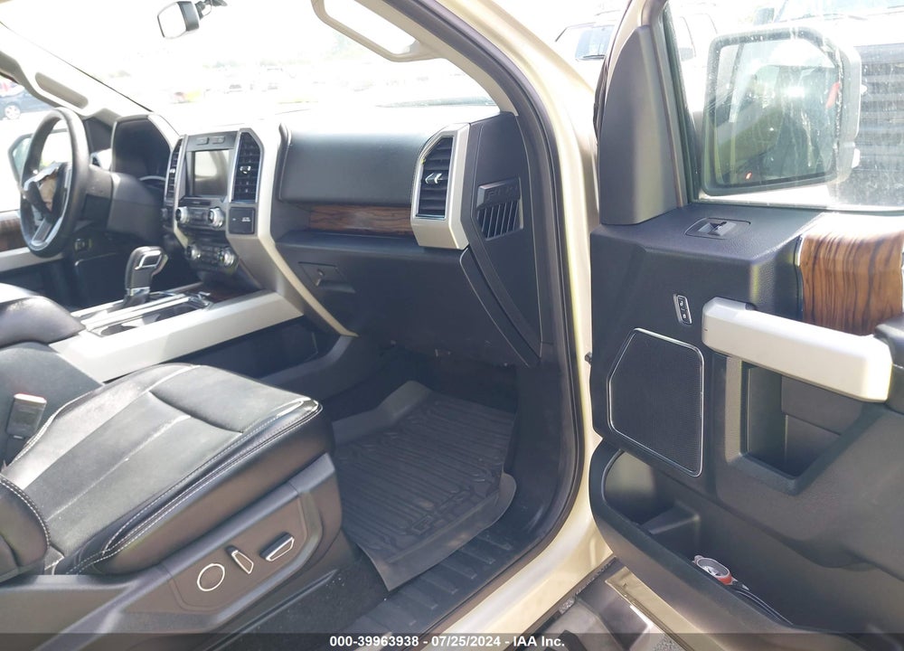 2018 FORD F-150 LARIAT VIN: 1FTEW1CG0JKC19307