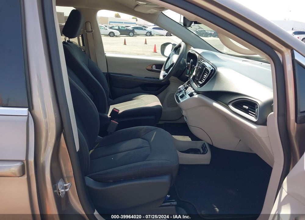2017 CHRYSLER PACIFICA VIN: 2C4RC1DG2HR840553