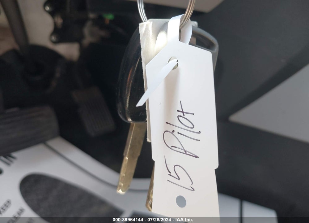2015 HONDA PILOT LX VIN: 5FNYF4H20FB019186