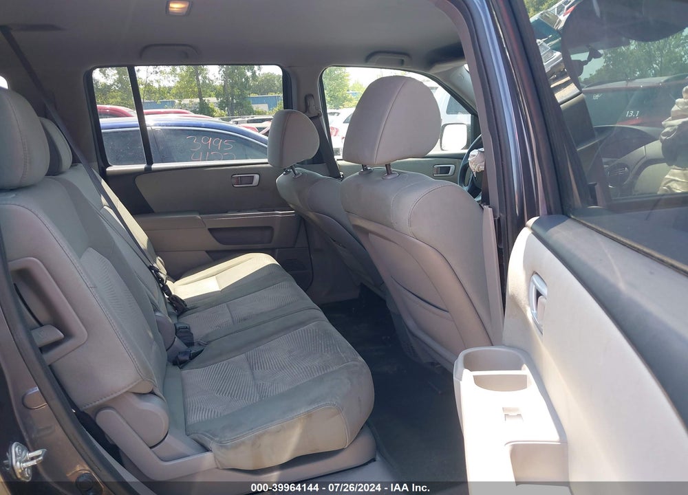 2015 HONDA PILOT LX VIN: 5FNYF4H20FB019186