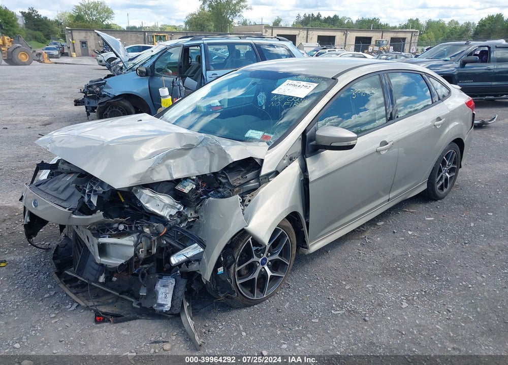 2015 FORD FOCUS SE VIN: 1FADP3F29FL239549