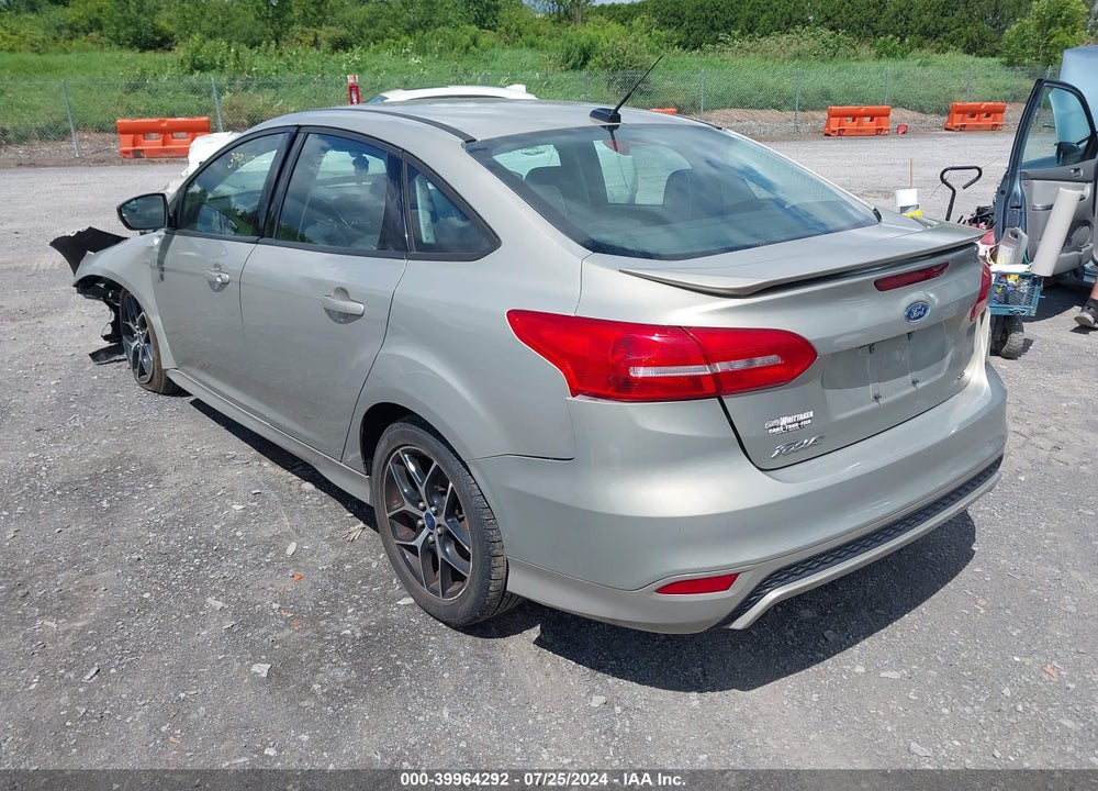 2015 FORD FOCUS SE VIN: 1FADP3F29FL239549
