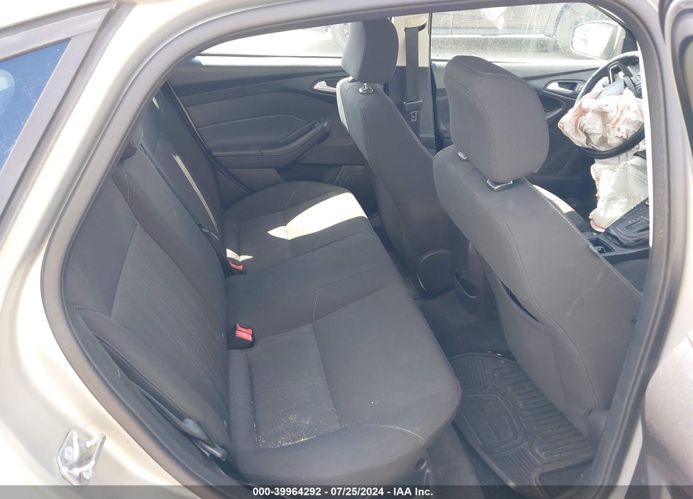 2015 FORD FOCUS SE VIN: 1FADP3F29FL239549