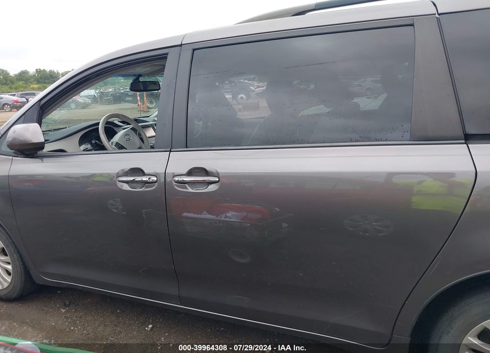 2013 TOYOTA SIENNA LIMITED V6 7 PASSENGER/XLE V6 7 PASSENGER AUTO ACCESS SEAT/XLE V6 8 PASSENGER VIN: 5TDYK3DC1DS358326