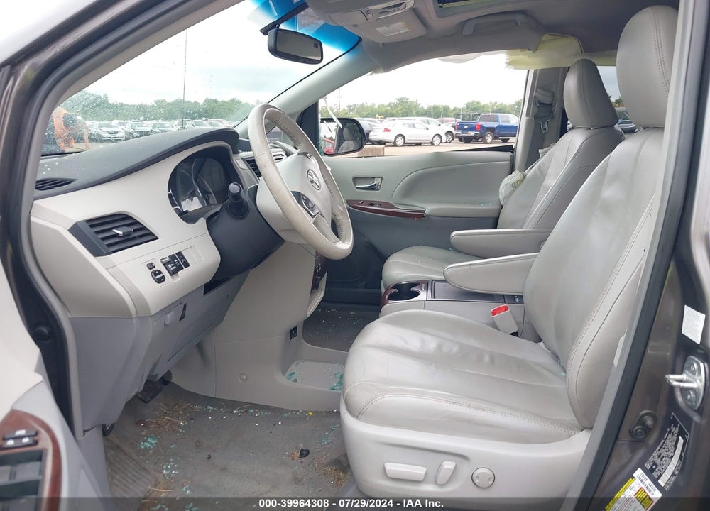 2013 TOYOTA SIENNA LIMITED V6 7 PASSENGER/XLE V6 7 PASSENGER AUTO ACCESS SEAT/XLE V6 8 PASSENGER VIN: 5TDYK3DC1DS358326