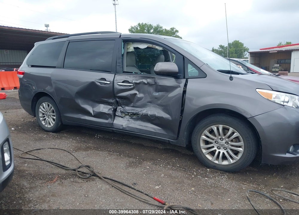 2013 TOYOTA SIENNA LIMITED V6 7 PASSENGER/XLE V6 7 PASSENGER AUTO ACCESS SEAT/XLE V6 8 PASSENGER VIN: 5TDYK3DC1DS358326
