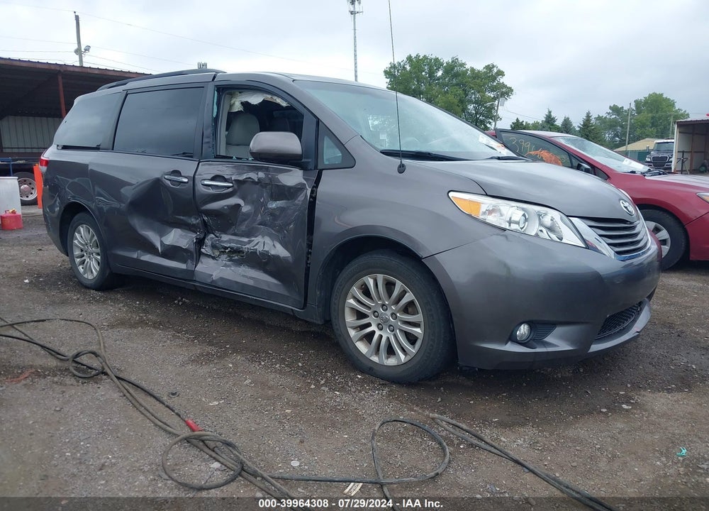 2013 TOYOTA SIENNA LIMITED V6 7 PASSENGER/XLE V6 7 PASSENGER AUTO ACCESS SEAT/XLE V6 8 PASSENGER VIN: 5TDYK3DC1DS358326