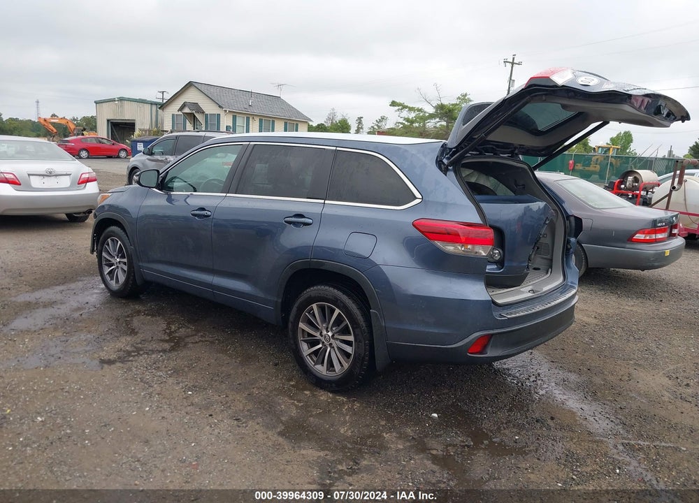 2018 TOYOTA HIGHLANDER XLE VIN: 5TDJZRFH8JS911624
