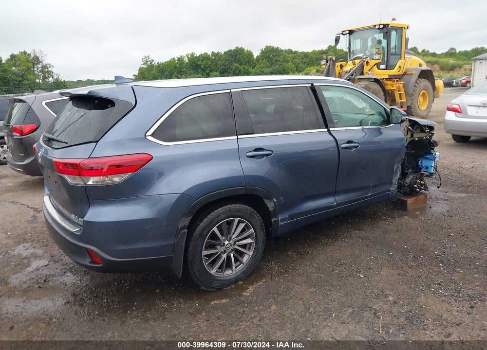 2018 TOYOTA HIGHLANDER XLE VIN: 5TDJZRFH8JS911624