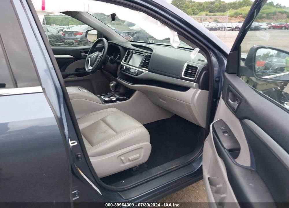 2018 TOYOTA HIGHLANDER XLE VIN: 5TDJZRFH8JS911624