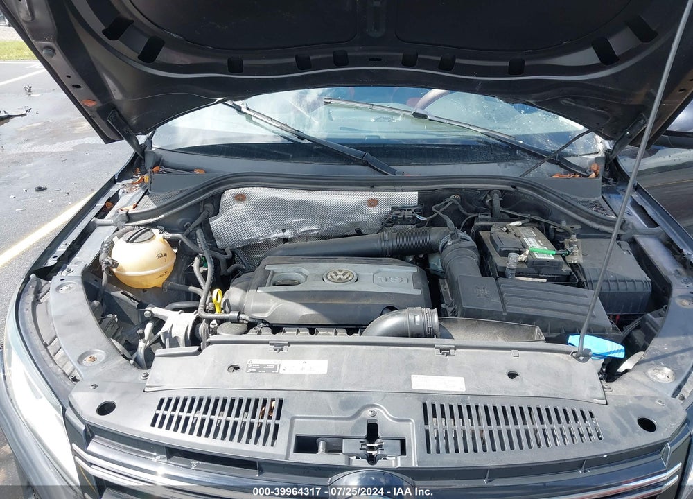 2015 VOLKSWAGEN TIGUAN S VIN: WVGBV7AX5FW586372