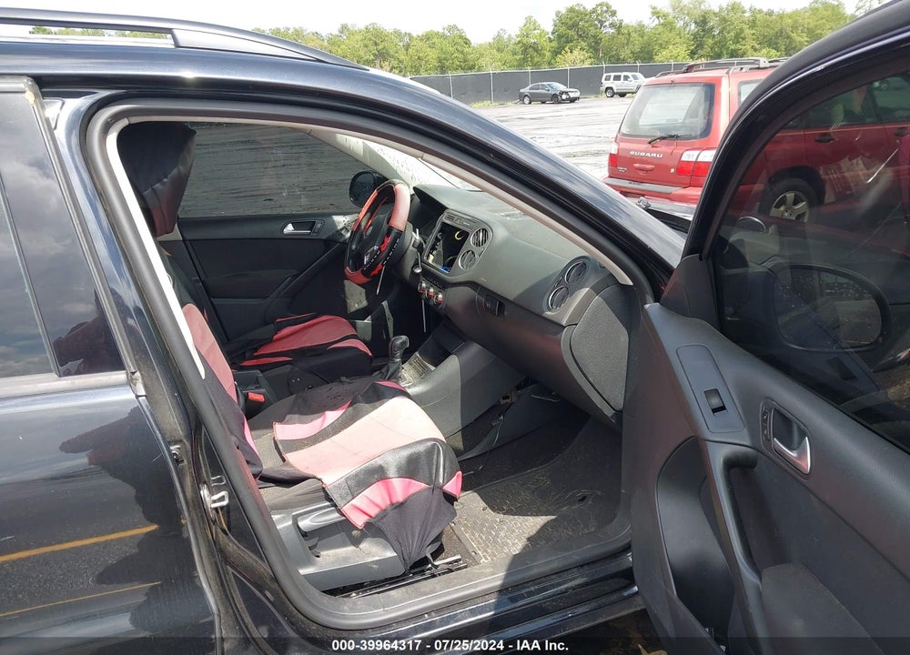 2015 VOLKSWAGEN TIGUAN S VIN: WVGBV7AX5FW586372