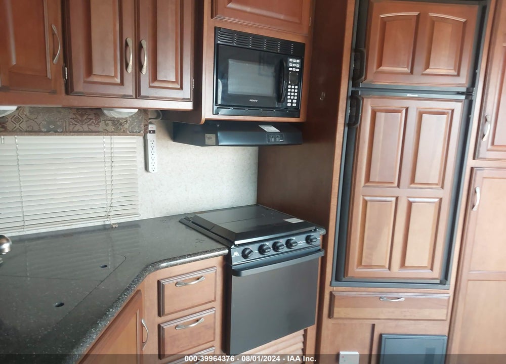 2013 LITE 5 WINNEBEGO VIN: 54CBG0R21D1V87267