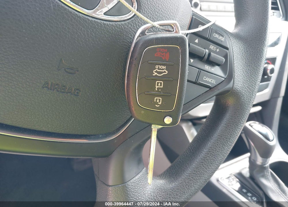 2015 HYUNDAI SONATA SE VIN: 5NPE24AF5FH141152