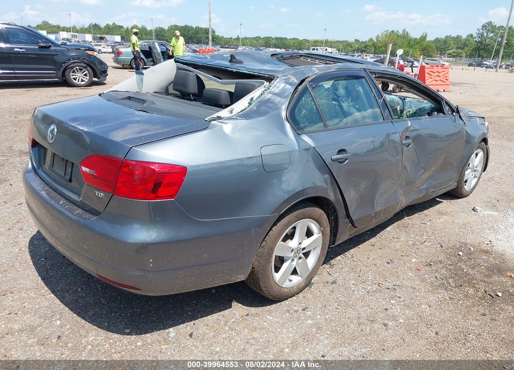 2012 VOLKSWAGEN JETTA 2.0L TDI VIN: 3VW3L7AJ8CM395693