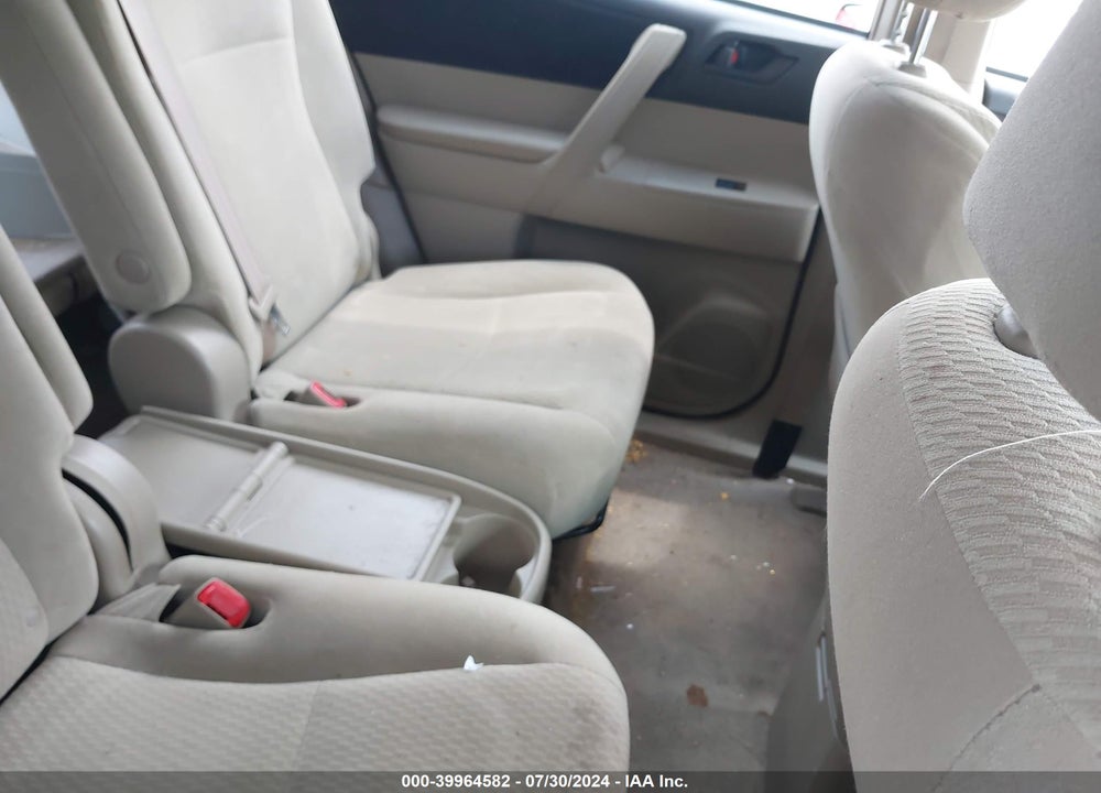 2010 TOYOTA HIGHLANDER BASE V6 VIN: 5TDZK3EH5AS008594