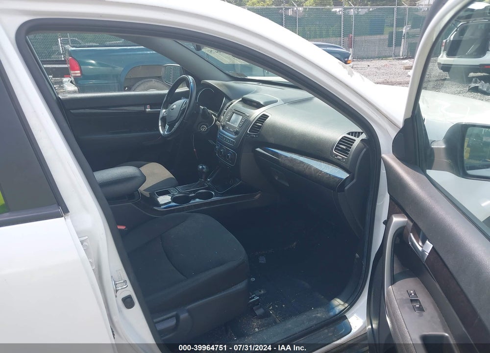 2014 KIA SORENTO LX VIN: 5XYKTDA68EG458820
