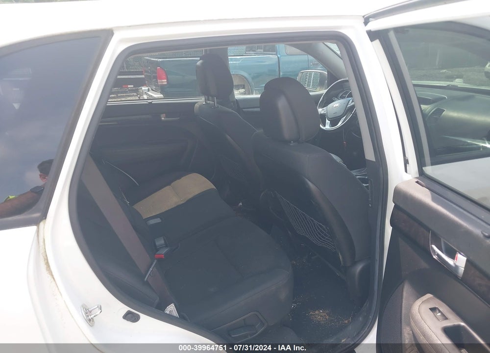 2014 KIA SORENTO LX VIN: 5XYKTDA68EG458820