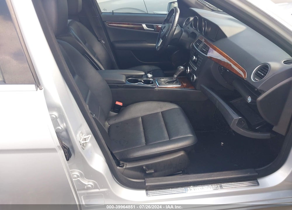 2012 MERCEDES-BENZ C 250 LUXURY/SPORT VIN: WDDGF4HB3CR218336