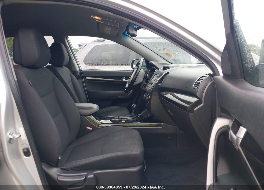 2014 KIA SORENTO LX VIN: 5XYKT3A69EG519828