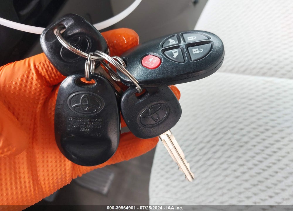 2011 TOYOTA SIENNA LE V6 VIN: 5TDKK3DC7BS172664