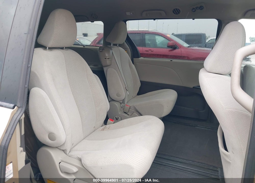 2011 TOYOTA SIENNA LE V6 VIN: 5TDKK3DC7BS172664