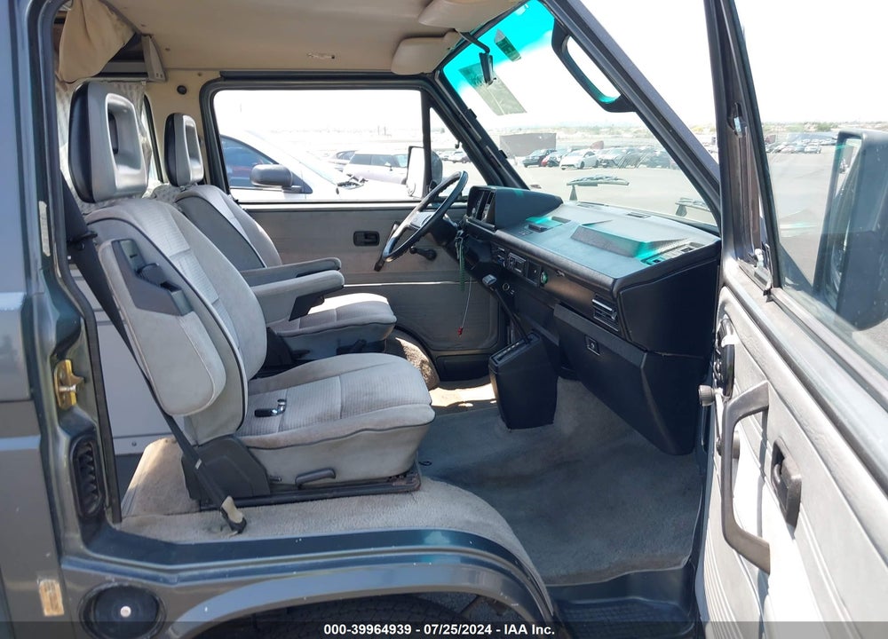 1988 VOLKSWAGEN VANAGON CAMPMOBILE VIN: WV2ZB0251JH040506