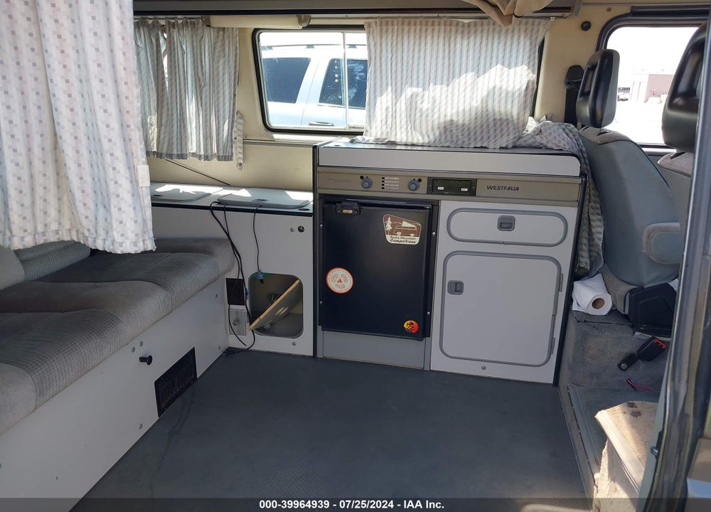 1988 VOLKSWAGEN VANAGON CAMPMOBILE VIN: WV2ZB0251JH040506