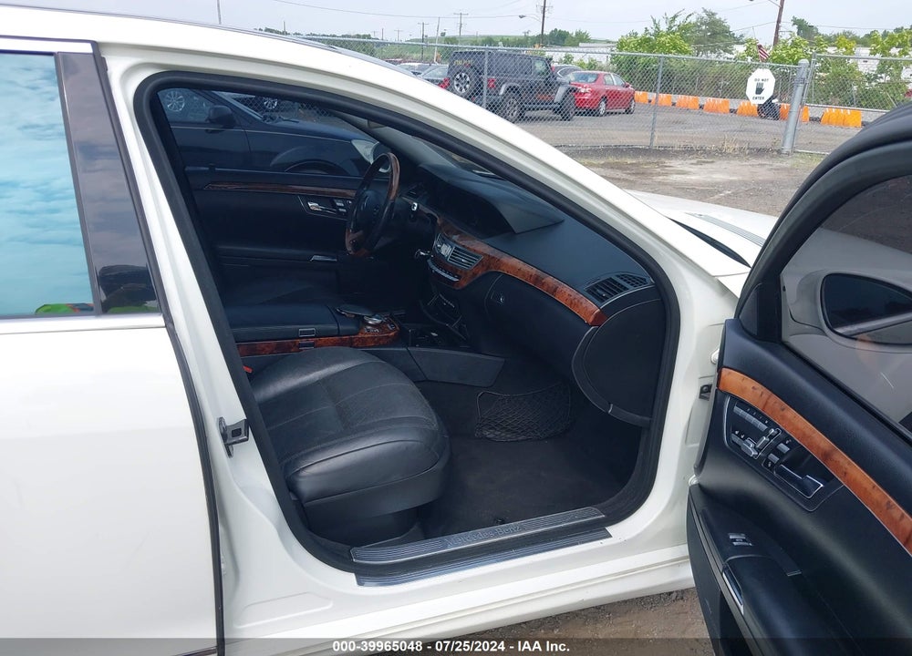 2008 MERCEDES-BENZ S 550 VIN: WDDNG71X58A188130
