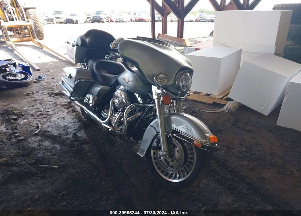 2011 HARLEY-DAVIDSON FLHTC VIN: 1HD1FF419BB663890
