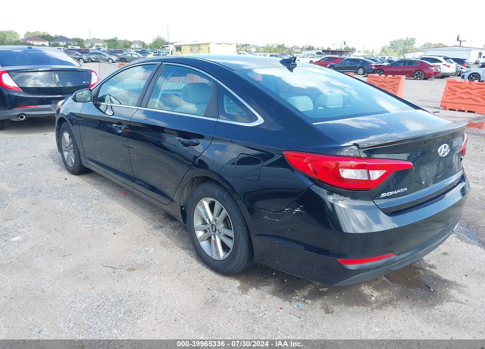 2015 HYUNDAI SONATA SE VIN: 5NPE24AF7FH150810