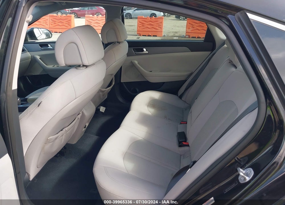 2015 HYUNDAI SONATA SE VIN: 5NPE24AF7FH150810