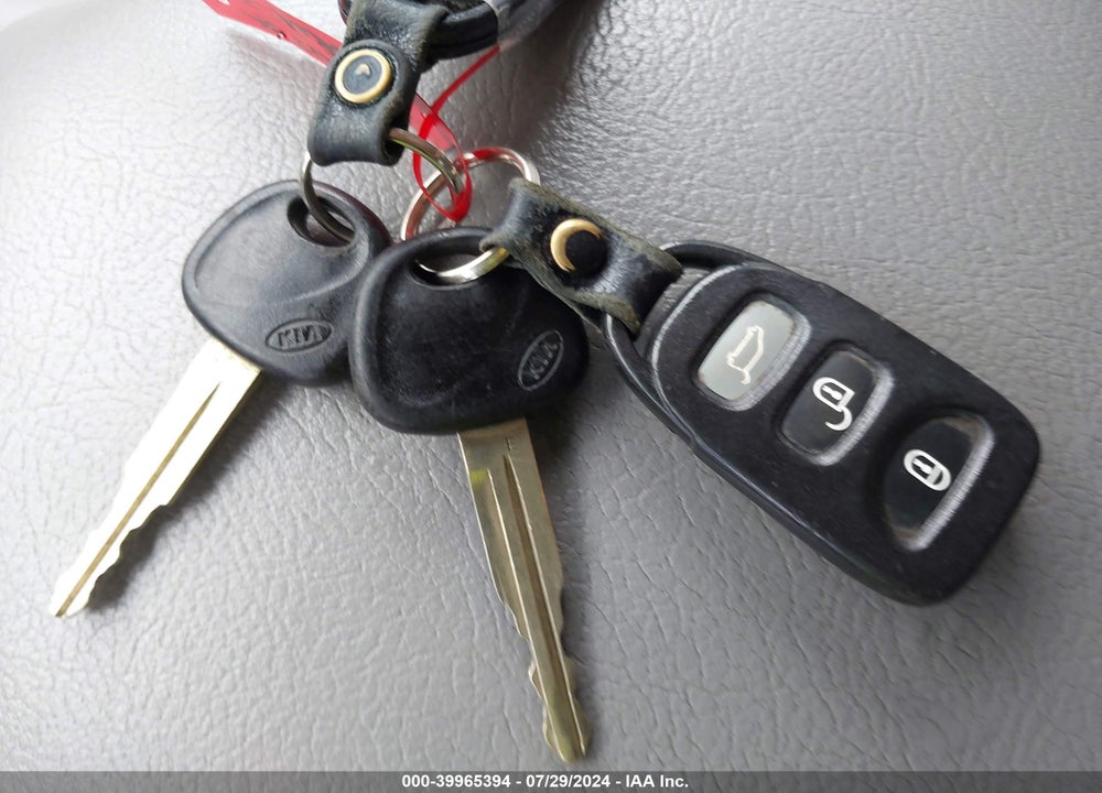 2008 KIA SORENTO EX VIN: KNDJC736885839574