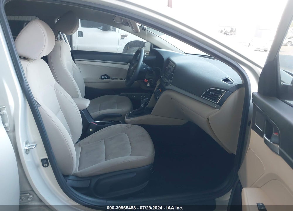 2018 HYUNDAI ELANTRA SE VIN: KMHD74LF3JU607293