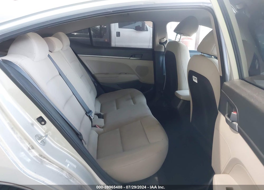 2018 HYUNDAI ELANTRA SE VIN: KMHD74LF3JU607293