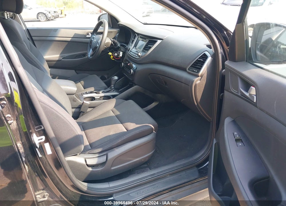 2016 HYUNDAI TUCSON SE VIN: KM8J23A46GU137816