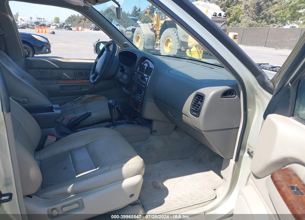 1999 INFINITI QX4 VIN: JNRAR05Y8XW050483