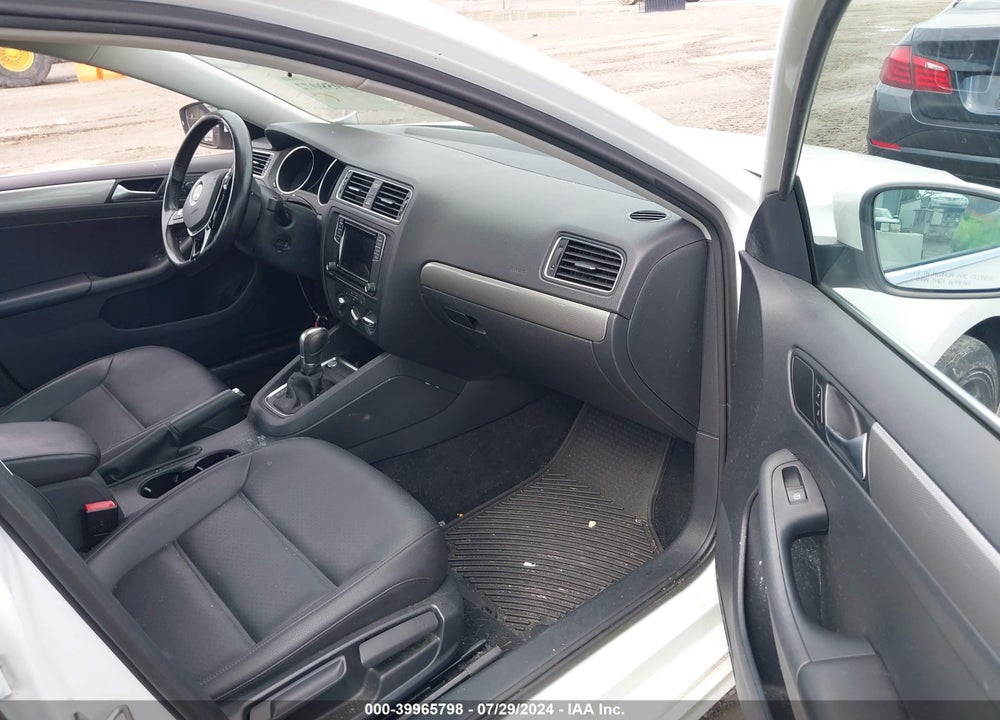 2017 VOLKSWAGEN JETTA 1.4T SE VIN: 3VWDB7AJXHM364170