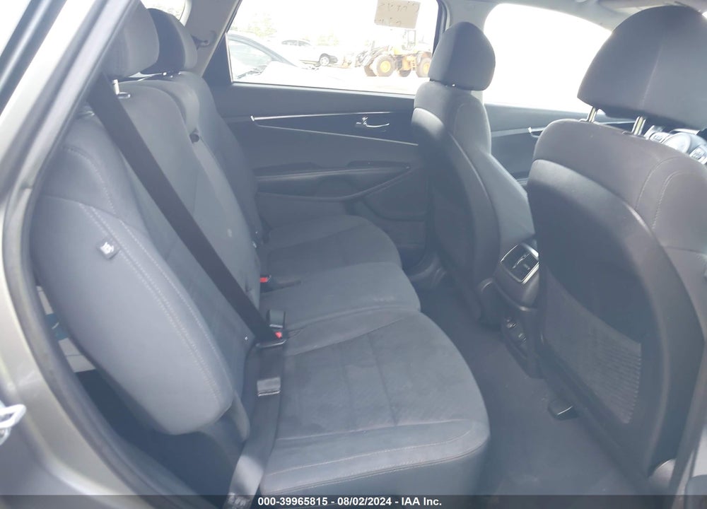 2018 KIA SORENTO 2.4L LX VIN: 5XYPGDA38JG351521