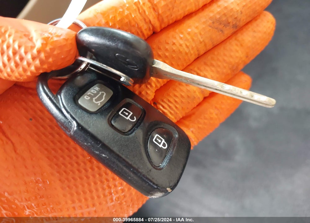 2013 HYUNDAI ELANTRA GLS VIN: 5NPDH4AE0DH364388