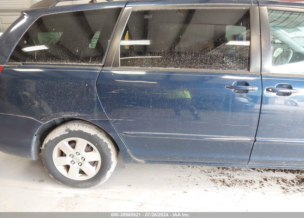 2005 TOYOTA SIENNA XLE VIN: 5TDZA22C15S333044