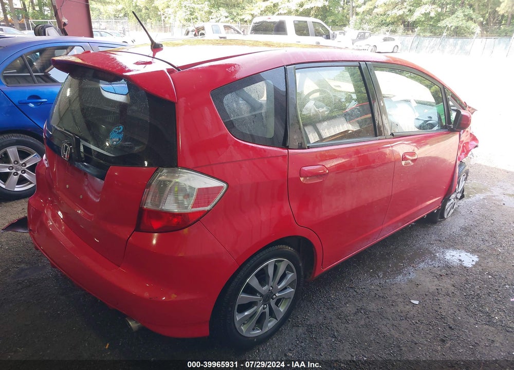 2013 HONDA FIT SPORT VIN: JHMGE8H57DC071262