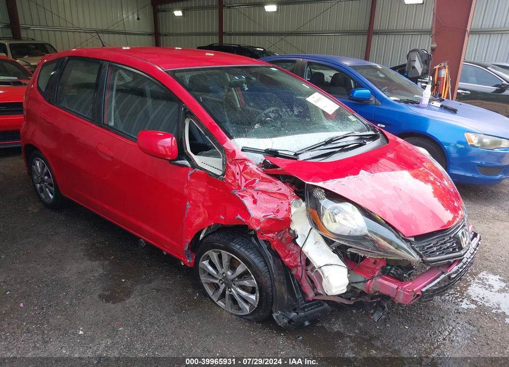 2013 HONDA FIT SPORT VIN: JHMGE8H57DC071262