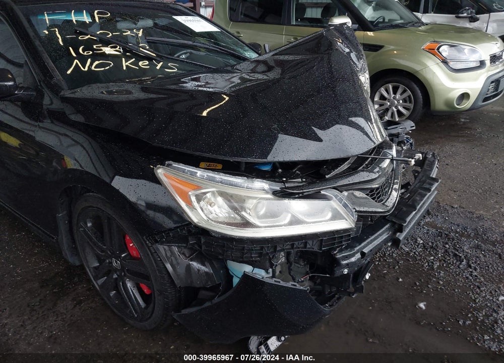 2017 HONDA ACCORD VIN: 1HGCR2F57HA165262