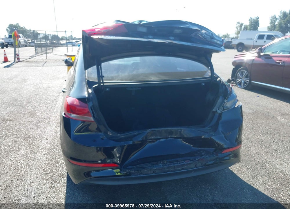 2018 HYUNDAI ELANTRA SEL VIN: 5NPD84LF2JH342703