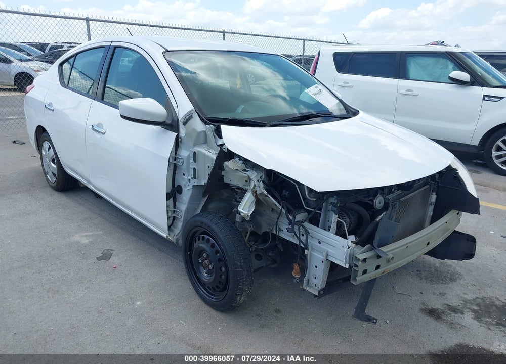 2018 NISSAN VERSA 1.6 SV VIN: 3N1CN7AP8JL826833