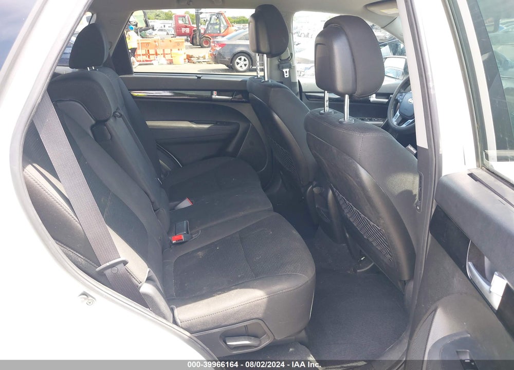 2015 KIA SORENTO LX VIN: 5XYKTDA63FG655279