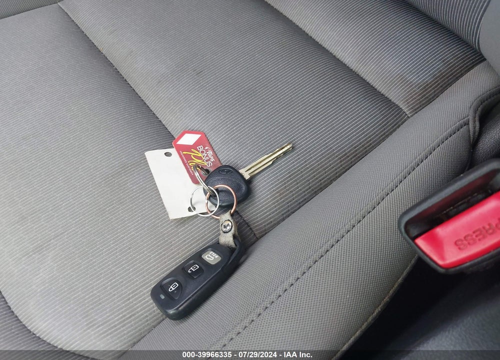 2017 HYUNDAI ELANTRA VIN: KMHD84LFXHU224412