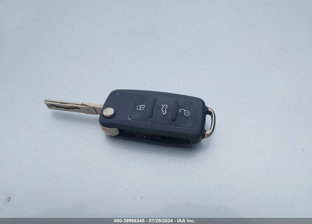 2011 VOLKSWAGEN JETTA 2.5L SE VIN: 3VWDZ7AJ1BM097956