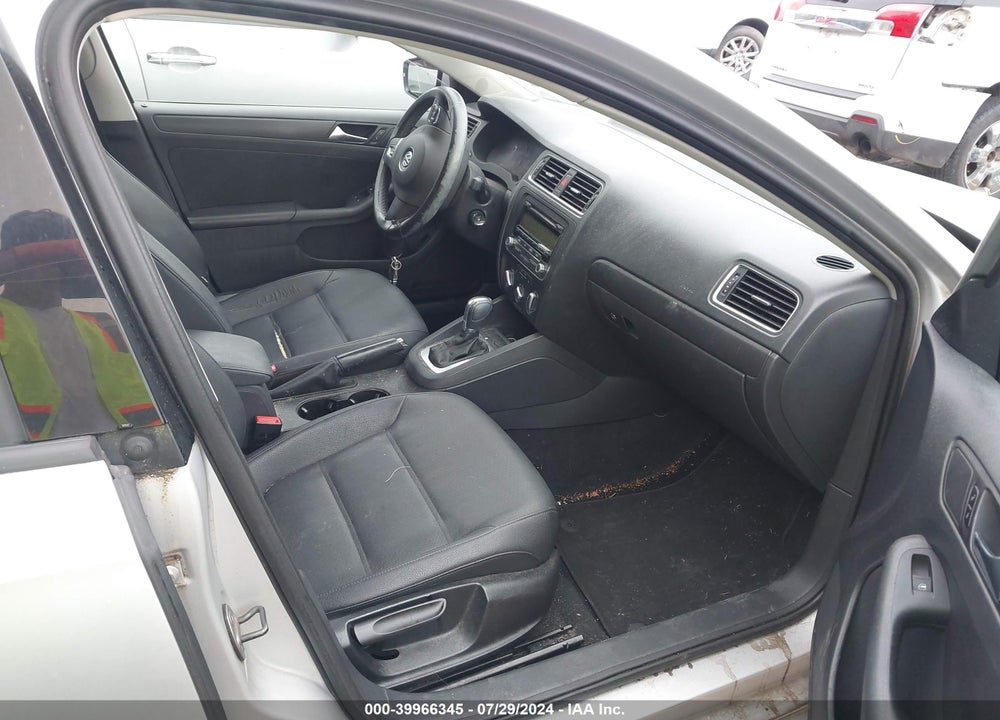 2011 VOLKSWAGEN JETTA 2.5L SE VIN: 3VWDZ7AJ1BM097956